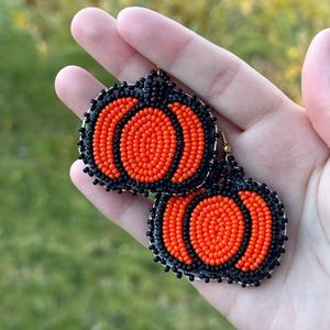 Pendientes de cuentas bohemias con flecos en cascada Andy de diseño turquesa, regalo de joyería único - Product Image 1