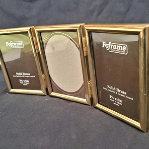 Cadre photo élégant à 3 volets en or, porte-photo décoratif élégant, présentoir de table pour bureau à domicile, cadeau de mariage - Product Image 1