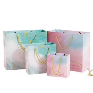 Sacs-cadeaux élégants en papier de marque avec logo pour les petites entreprises, les présentoirs de bijoux, les boutiques et les cadeaux d'événements - Product Image 1