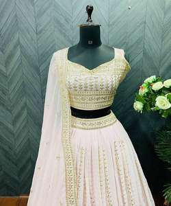 Fabuleux Look riche réception moderne porter Net broderie travail beau bébé rose couleur exclusif Choli pour les femmes indiennes vêtement - Product Image 2