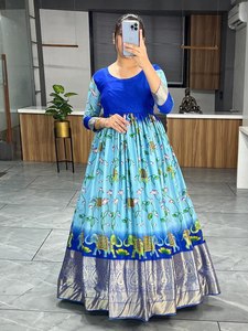 Vestido Anarkali de trabajo con estampado de seda suave pesado de diseñador por FabZone - Product Image 3