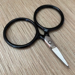 Ciseaux Putford blancs, petits ciseaux mignons pour broderie, mini-ciseaux bicolores circulaires de Degen - Product Image 4