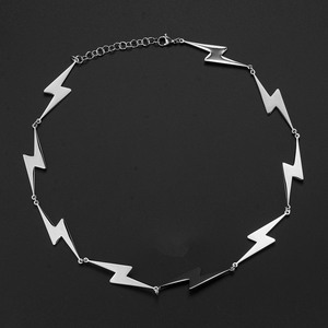 Vente en gros de colliers pendentifs ras du cou hip hop ras du cou en acier inoxydable avec éclair Lien en zircon imitation perle plaqué or 18 carats - Product Image 3