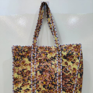 Sacs à main en coton matelassé, sacs fourre-tout durables en coton imprimé à la main en Inde, sacs matelassés imprimés à la main - Product Image 1