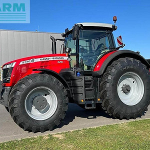 Tractor agrícola diésel de servicio pesado MF 260 con accesorio de cargador y accionamiento 4WD para aplicaciones agrícolas versátiles - Product Image 2