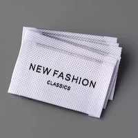 Échantillon gratuit, nouvelle conception, étiquettes de vêtements blanches tissées personnalisées, étiquettes en coton à repasser, marques privées, imprimées, utilisation en machine, sacs