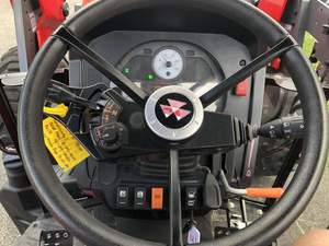 2023 Massey Ferguson 4707 Tractor agrícola usado para agricultura Excelente Estado - Product Image 4