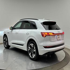 ¡Oferta Imperdible! Audi e-tron Prestige 2022 Súper Limpio, Motor Eléctrico, Tracción en las Cuatro Ruedas Automática, SUV de Lujo Blanco - Product Image 2