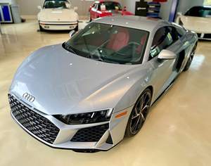 Audi R8 Coupé V10 GT LWD d'Occasion 2022, Véhicule de Luxe d'Occasion, Conduite à Gauche/Droite, Importation Europe, Livraison Rapide, en Vente - Product Image 4