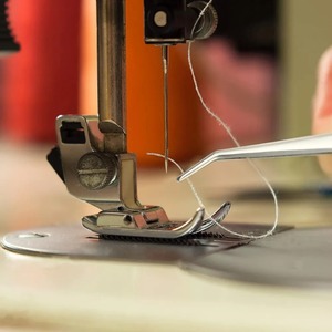 Pinzas Profesionales Duraderas de Acero Inoxidable con Puntas Dentadas Ergonómicas para Operaciones de Laboratorio, Piezas, Manualidades y Máquinas de Coser - Product Image 6