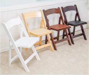 Chaises en résine imitation bois rustique à dossier en X pour restaurants et événements – Vente en gros - Product Image 5