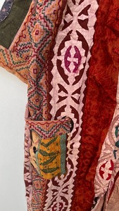 Abrigo de invierno de estilo informal hecho a mano para mujer chaqueta Kantha con regalo de Navidad Kantha Kimono Robe con patrón de letras - Product Image 3