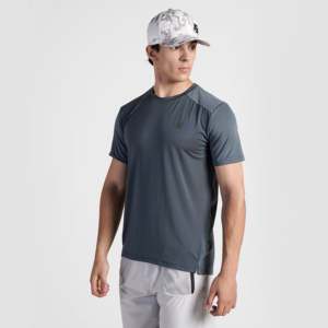 T-shirt de sport en maille 100 % polyester couleur anthracite, coupe ajustée pour l'entraînement, compressé, 280 grammes, avec caractéristiques en coton/fibre de bambou - Product Image 1