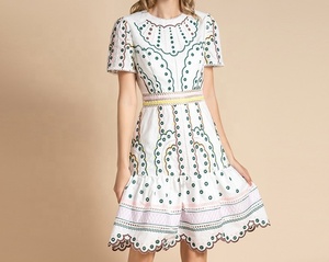 Robe Courte Bohème Coupe Trapèze Col Festonné Manches Courtes Broderie Main Motif Pois Coton Décontractée Printemps Femme ODM Naturel - Product Image 6