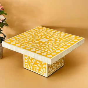 Présentoir de gâteau en incrustation d'os avec travail de sculpture florale complexe Présentoir de gâteau en incrustation d'os traditionnel avec aspect vintage - Product Image 1