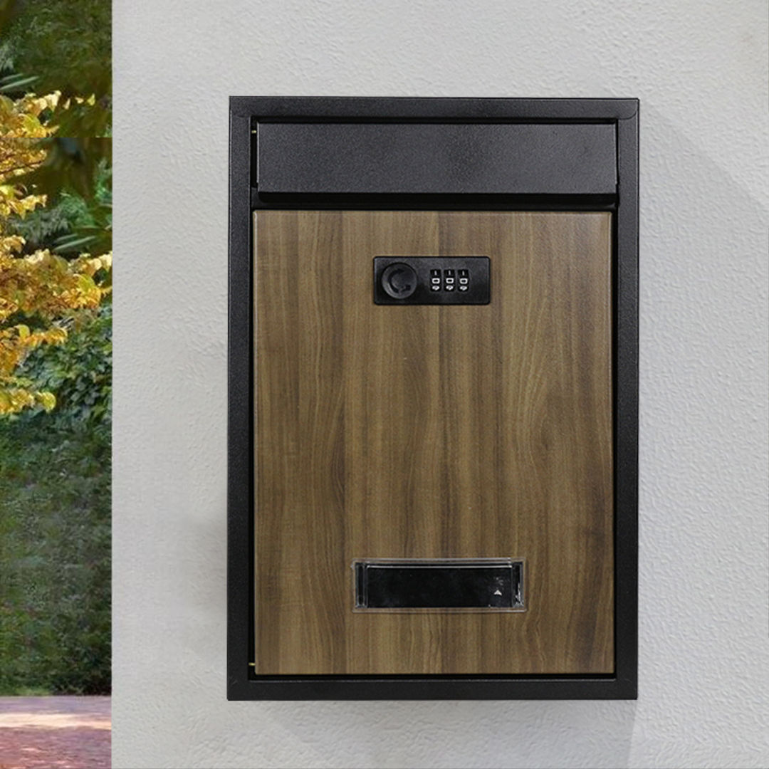 Cerradura de combinación retro con diseño de madera oscura.