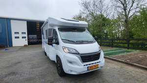 Caravane compacte 4x4 pour 4 à 6 personnes, réfrigérateur intégré, design moderne et léger, camping-car, véhicule de voyage, camping-car Mercedes. - Product Image 5