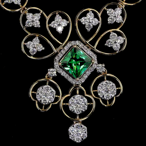 Juego de collar y pendientes de oro de 14 quilates con diamantes cultivados en laboratorio y piedra preciosa verde corte esmeralda - Product Image 3