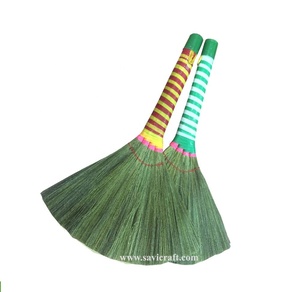 Escoba de sorgo de hierba artesanal colorida de Vietnam Factory con un mango práctico para uso doméstico y en la cocina - Product Image 6