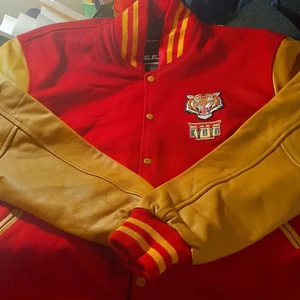 OEM Custom Custom Color Long Sleeve Patch Chenille Embroidery Streetwear Letterman Varsity Jacket <b>for</b> Men - Product Image 4