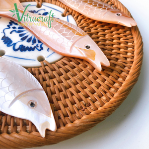 Cuillère à caviar avec poignée en forme de poisson unique fabriquée à la main par des artisans vietnamiens qualifiés Parfait pour servir du caviar Taille 10cm - Product Image 3