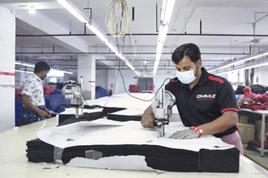 Nouveaux fabricants de shorts Design personnalisé Style Streetwear Tissu en maille Trou de riz Shorts de basket-ball Industrie du sport - Product Image 4