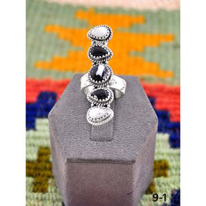 Bague ajustable en argent sterling plaqué or rose, sertie d'un diamant ovale taillé à la main, style sud-ouest, en argent de buffle blanc, tendance, sous licence - Product Image 1