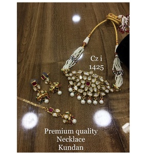 Collier Kundan élégant de bonne qualité pour les femmes vêtements de fête et ensemble de bijoux ethniques disponibles à un prix raisonnable de l'Inde - Product Image 1