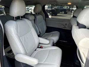 TOYOTA SIENNA 2023 D'OCCASION 4 CYLINDRES 5.5L 41 465 KM 18 PLACES DIESEL TRANSMISSION AUTOMATIQUE - Product Image 3