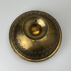 ชามผลไม้ทองเหลืองมีฐานส่วนขององุ่นและเถาวัลย์ไม้ Design1970s หรูหราขนาดกลางศตวรรษที่บ้านในฟาร์มของขวัญจากไร่สไตล์โบฮีเมียน - Product Image 4