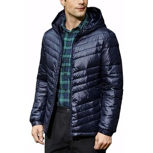 Veste matelassée en duvet d'hiver pour hommes personnalisée haute qualité en toile légère surdimensionnée baggy à capuche col montant logo à l'avant - Product Image 1
