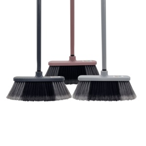 Escoba para Exteriores y Patio de 120 cm con Mango de Metal, Escoba de Plástico para Limpieza de Pisos, para Barrer el Hogar y el Jardín, Venta al por Mayor - Product Image 4
