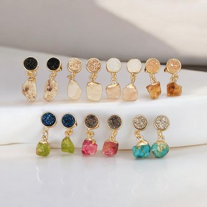 Boucles d'oreilles pendantes en pierre brute de druzy et d'améthyste - Boucles d'oreilles de naissance - Boucles d'oreilles à breloques faites à la main - Product Image 6