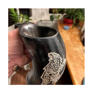 Mug en corne de buffle sculpté de qualité supérieure - Mugs en corne de viking pour décorations de mariage de HANNAN HANDICRAFT - Product Image 1