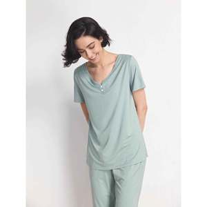 Conjunto Capri de Bambú con Encaje y Cuello en V para Mujer, Tejido de Punto Suave y Cómodo para Verano - Product Image 2