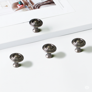 ลูกบิดตู้ทรงกลมทองเหลืองสไตล์ร่วมสมัย เป็นมิตรกับสิ่งแวดล้อม ทนทาน ติดตั้งง่าย สำหรับใช้กับตู้เสื้อผ้า - Product Image 4