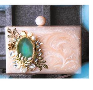 Pochette personnalisée en résine de mode artisanale indienne pour femme - Product Image 3