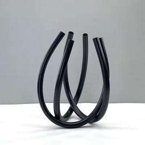 Vase à fleurs en aluminium de style tendance avec une surface polie élégante pièce maîtresse de table idéale pour les mariages - Product Image 3