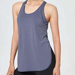 Confortable tout au long des entraînements, les vêtements de jogging devraient être légers et pratiques, ce débardeur atteint les deux avec des produits durables - Product Image 2