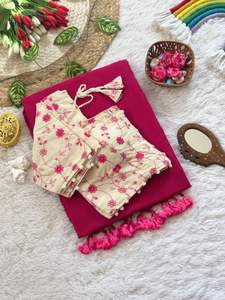 Blouse en coton Khadi tissé à la main, lourde, avec de gros pompons et un riche motif brodé - Saree élégant pour mariage et bal - Product Image 6