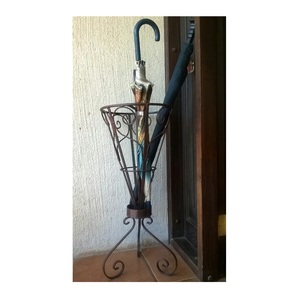 Base de parapluie en métal élégante avec cadre en fer robuste, idéale pour les entrées intérieures, les maisons, les hôtels et les halls de bureaux - Product Image 1