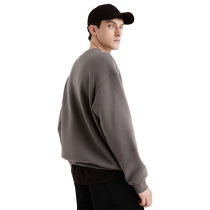 Sweat-shirt décontracté pour homme, coupe classique, 410 GSM, doublure en molleton de coton, écologique, col rond, surdimensionné, personnalisable OEM - Product Image 4