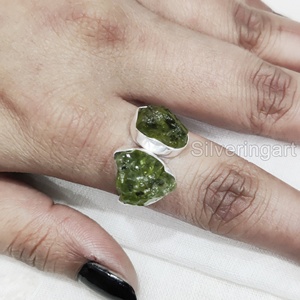 Anillo de Plata de Ley 925 con Dos Piedras de Peridoto Natural en Bruto, Joyería de Piedra Natural, Regalo de Aniversario, Piedra de Nacimiento de Agosto para Mujer - Product Image 4
