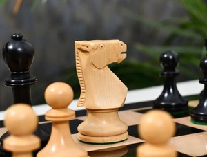 Piezas de Ajedrez Inglesas Staunton Hechas a Mano en Madera Ebonizada y Boj, Tamaño Torneo, a Precio Económico - Product Image 3