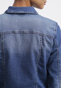 Precio de fábrica, chaqueta vaquera de mezclilla azul medio para mujer, bolsillos en el pecho y cierre de botones, diseñada para mujer, comodidad para todas las estaciones - Product Image 2