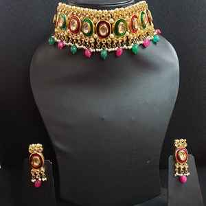 Ensemble de collier ras du cou rouge vert Kundan Meenakari bijoux en cuivre plaqué or avec perle pour les occasions de mariée cadeau parfait - Product Image 3