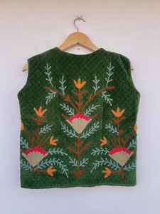 Chaleco de terciopelo Suzani estilo bohemio para mujer, chaleco turco sin mangas con bordado floral a mano, regalo para ella, chaleco étnico sin mangas. - Product Image 3