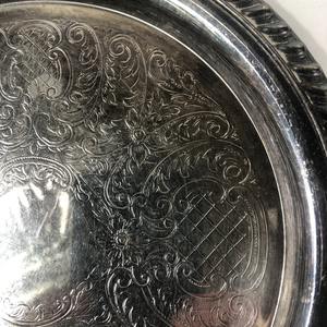 Plateau de service rond traditionnel en argent avec motif gravé, idéal pour les fêtes à domicile, les festivals, les mariages et les occasions spéciales - Product Image 3