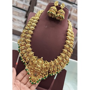 Look classique Qualité supérieure Vêtements traditionnels Collier plaqué or Ensemble avec boucles d'oreilles pour femmes Bijoux de créateur pour vêtements de mariage - Product Image 1