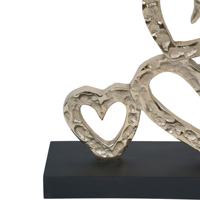 La escultura de corazones múltiples sobre base de madera negra es un adorno decorativo con cinco formas de escultura pulidas modernas de corazón